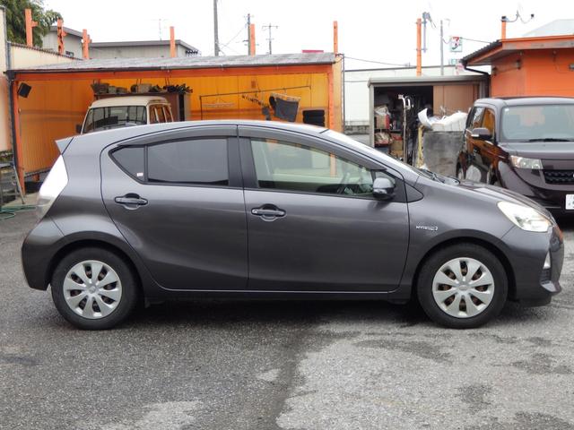 アクア Ｇ　１年保証付　車検令和９年４月迄　純正ナビ　フルセグ　Ｂｌｕｅｔｏｏｔｈ音楽　ＥＴＣ　バックカメラ　スマートキー　プッシュスタート　ＤＶＤ　パワーウィンドウ　オートエアコン（6枚目）