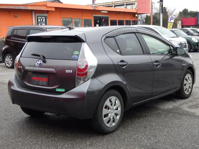 アクア Ｇ　１年保証付　車検令和９年４月迄　純正ナビ　フルセグ　Ｂｌｕｅｔｏｏｔｈ音楽　ＥＴＣ　バックカメラ　スマートキー　プッシュスタート　ＤＶＤ　パワーウィンドウ　オートエアコン（7枚目）