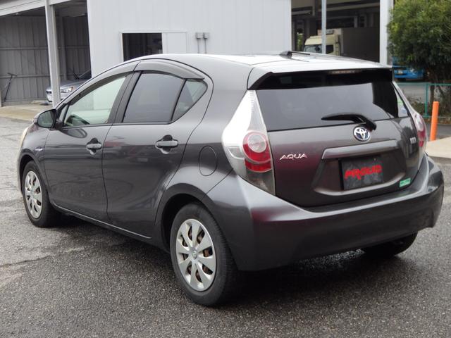 アクア Ｇ　１年保証付　車検令和９年４月迄　純正ナビ　フルセグ　Ｂｌｕｅｔｏｏｔｈ音楽　ＥＴＣ　バックカメラ　スマートキー　プッシュスタート　ＤＶＤ　パワーウィンドウ　オートエアコン（9枚目）