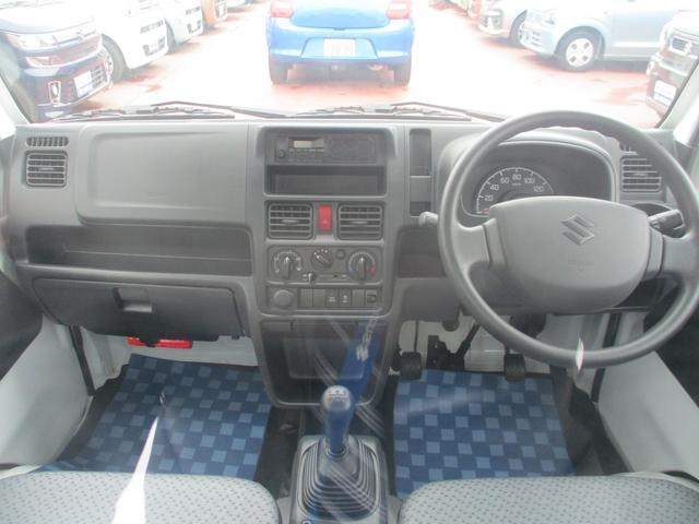 キャリイトラック KCエアコンパワステ農繁 6型 横滑り防止機能 オートライト 5MT車両 パートタイム4WD車両 AM・FMラジオ 点検整備記録簿 取扱説明書 マニュアルエアコン デフロック 荷台ステップ 荷台作業灯(3枚目)