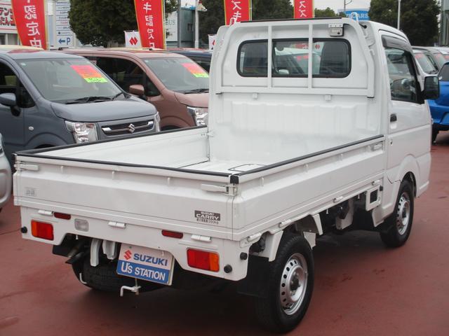 キャリイトラック KCエアコンパワステ農繁 6型 横滑り防止機能 オートライト 5MT車両 パートタイム4WD車両 AM・FMラジオ 点検整備記録簿 取扱説明書 マニュアルエアコン デフロック 荷台ステップ 荷台作業灯(24枚目)
