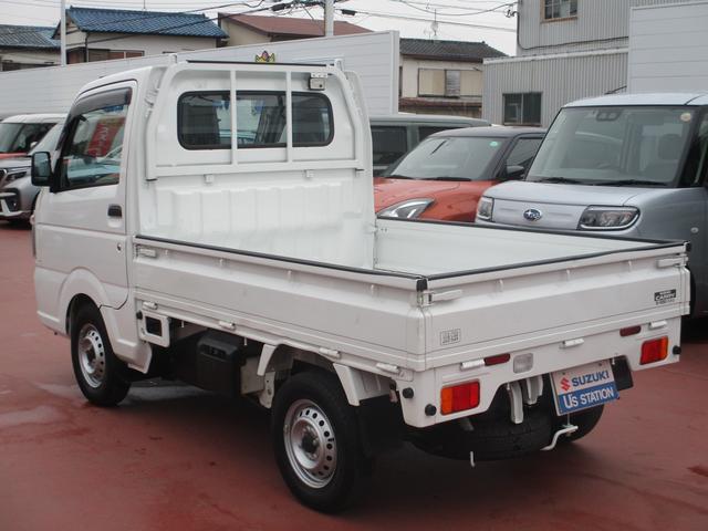 キャリイトラック KCエアコンパワステ農繁 6型 横滑り防止機能 オートライト 5MT車両 パートタイム4WD車両 AM・FMラジオ 点検整備記録簿 取扱説明書 マニュアルエアコン デフロック 荷台ステップ 荷台作業灯(26枚目)