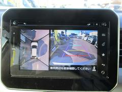 【全方位カメラ】車体の４ヵ所にカメラを搭載し、車庫入れ時に真上から俯瞰した映像で周囲を確認出来ます♪メーカーオプション品のナビだけで可能な便利機能です♪ 4