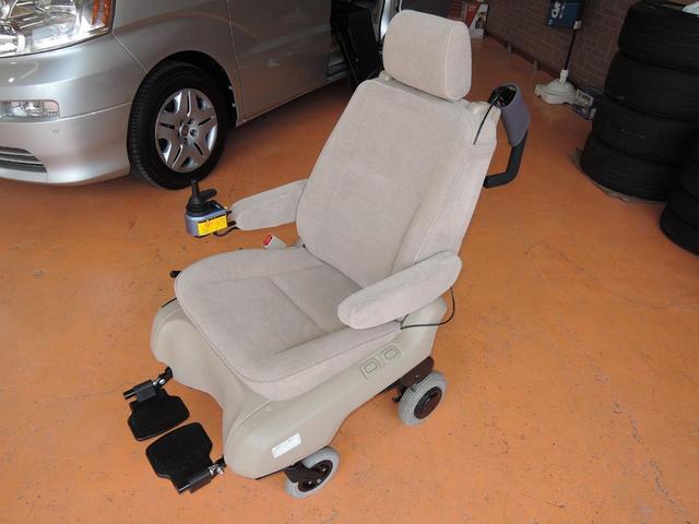 ウェルキャブ サイドリフトアップ電動車いす 両側パワスラ(7枚目)