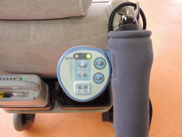 ウェルキャブ サイドリフトアップ電動車いす 両側パワスラ(8枚目)