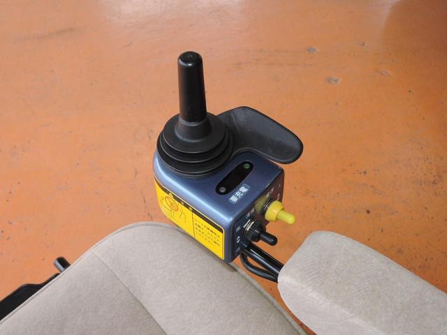 ウェルキャブ サイドリフトアップ電動車いす 両側パワスラ(10枚目)