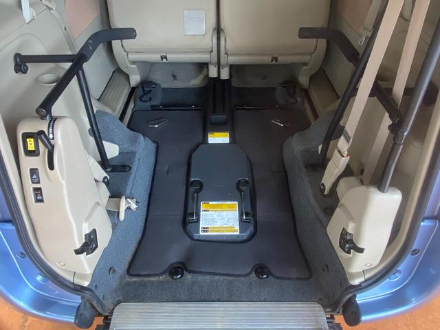シエンタ X ウェルキャブ スローパー 車椅子移動車 福祉車輛 車椅子1台電動固定式 非課税車輛 6人乗り 純正SDナビ TV バックカメラ ブルートゥースオーディオ キーレス 車検整備付 修復歴無(4枚目)