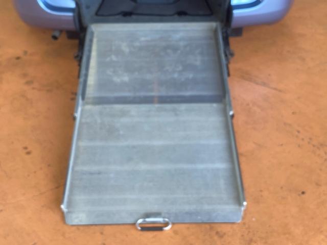 シエンタ X ウェルキャブ スローパー 車椅子移動車 福祉車輛 車椅子1台電動固定式 非課税車輛 6人乗り 純正SDナビ TV バックカメラ ブルートゥースオーディオ キーレス 車検整備付 修復歴無(5枚目)