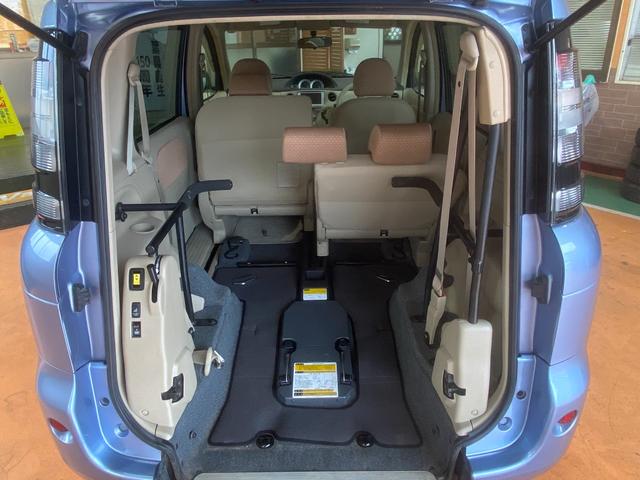 シエンタ X ウェルキャブ スローパー 車椅子移動車 福祉車輛 車椅子1台電動固定式 非課税車輛 6人乗り 純正SDナビ TV バックカメラ ブルートゥースオーディオ キーレス 車検整備付 修復歴無(7枚目)