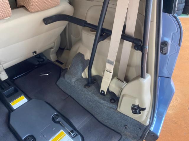 シエンタ X ウェルキャブ スローパー 車椅子移動車 福祉車輛 車椅子1台電動固定式 非課税車輛 6人乗り 純正SDナビ TV バックカメラ ブルートゥースオーディオ キーレス 車検整備付 修復歴無(13枚目)
