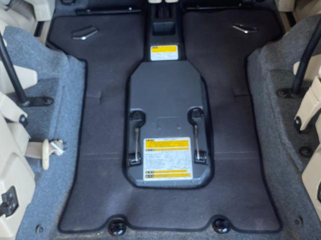 シエンタ X ウェルキャブ スローパー 車椅子移動車 福祉車輛 車椅子1台電動固定式 非課税車輛 6人乗り 純正SDナビ TV バックカメラ ブルートゥースオーディオ キーレス 車検整備付 修復歴無(14枚目)