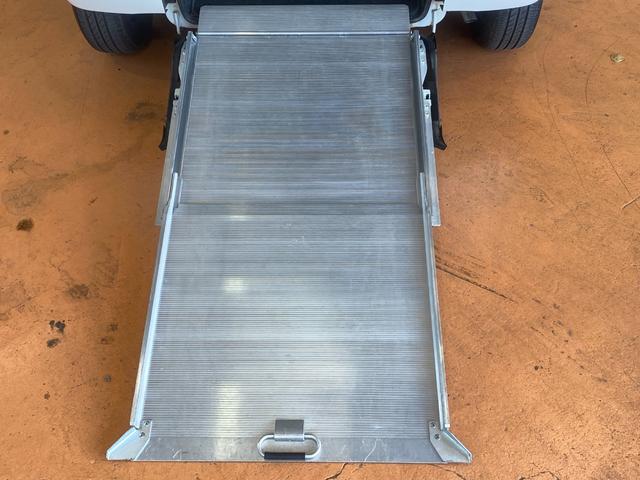 タント 　スローパーリアシート付　非課税車輛　車椅子電動固定装置　１年保証走行距離無制限　福士車輛　４人乗り　キーレス　車検整備付（3枚目）