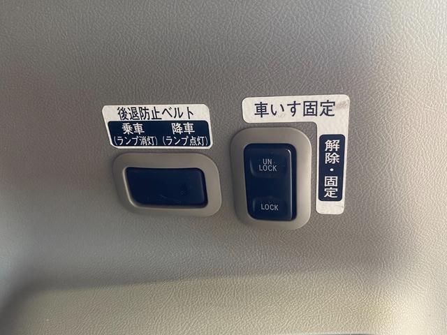 タント 　スローパーリアシート付　非課税車輛　車椅子電動固定装置　１年保証走行距離無制限　福士車輛　４人乗り　キーレス　車検整備付（4枚目）