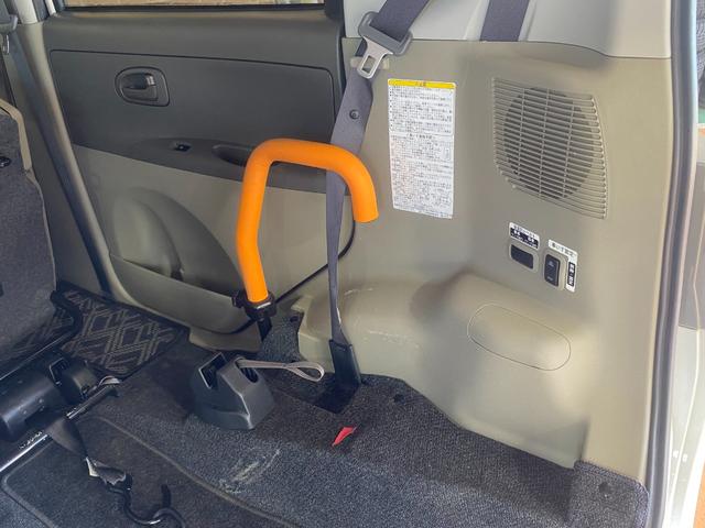 タント 　スローパーリアシート付　非課税車輛　車椅子電動固定装置　１年保証走行距離無制限　福士車輛　４人乗り　キーレス　車検整備付（8枚目）