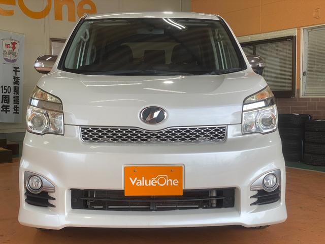 ヴォクシー ＺＳ　煌ＩＩＩ　１年保証走行距離無制限　純正ＨＤＤナビ　バックカメラ　両側オートスライドドア　ブルートゥースオーディオ　ＨＩＤ　ＥＴＣ　ドライブレコーダー　スマートキー　ＥＴＣ　ＨＩＤ　車検整備付　修復歴無（2枚目）