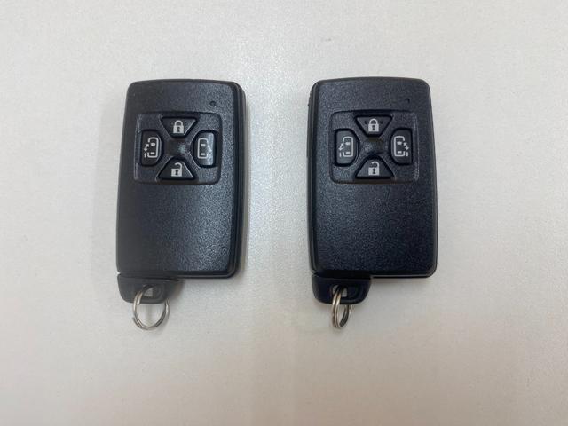 ヴォクシー ＺＳ　煌ＩＩＩ　１年保証走行距離無制限　純正ＨＤＤナビ　バックカメラ　両側オートスライドドア　ブルートゥースオーディオ　ＨＩＤ　ＥＴＣ　ドライブレコーダー　スマートキー　ＥＴＣ　ＨＩＤ　車検整備付　修復歴無（8枚目）