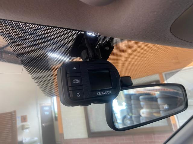 ヴォクシー ＺＳ　煌ＩＩＩ　１年保証走行距離無制限　純正ＨＤＤナビ　バックカメラ　両側オートスライドドア　ブルートゥースオーディオ　ＨＩＤ　ＥＴＣ　ドライブレコーダー　スマートキー　ＥＴＣ　ＨＩＤ　車検整備付　修復歴無（9枚目）