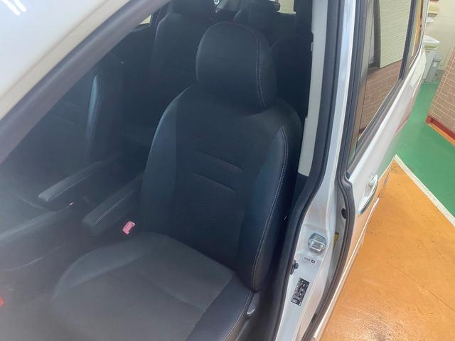 ヴォクシー ＺＳ　煌ＩＩＩ　１年保証走行距離無制限　純正ＨＤＤナビ　バックカメラ　両側オートスライドドア　ブルートゥースオーディオ　ＨＩＤ　ＥＴＣ　ドライブレコーダー　スマートキー　ＥＴＣ　ＨＩＤ　車検整備付　修復歴無（11枚目）