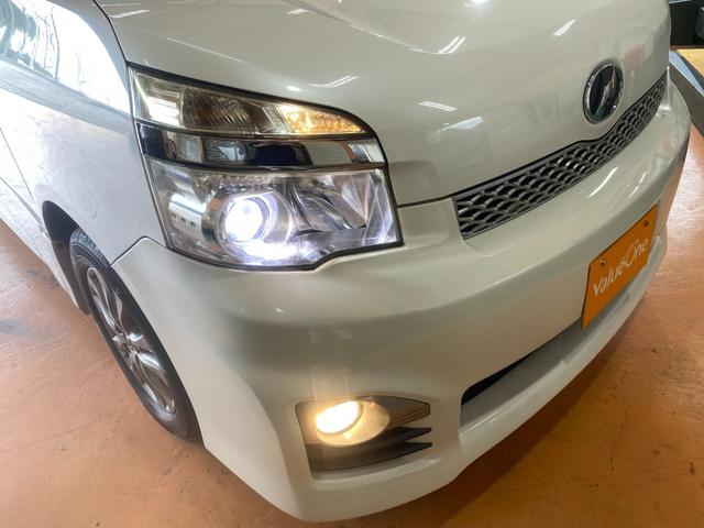 ヴォクシー ＺＳ　煌ＩＩＩ　１年保証走行距離無制限　純正ＨＤＤナビ　バックカメラ　両側オートスライドドア　ブルートゥースオーディオ　ＨＩＤ　ＥＴＣ　ドライブレコーダー　スマートキー　ＥＴＣ　ＨＩＤ　車検整備付　修復歴無（28枚目）