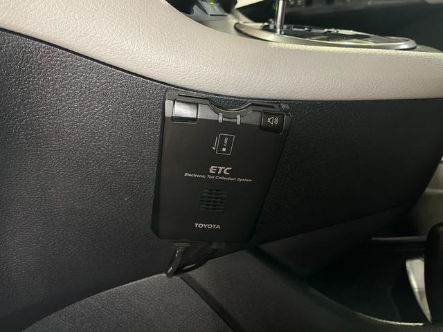 マークＸジオ ２４０Ｇ　１年保証走行距離無制限　純正ＨＤＤナビ　バックカメラ　ＤＶＤ再生　オートライト　オートエアコン　オールオートウィンドウ　１８インチアルミ　スマートキー　フロントパワーシート　車検整備付　修復歴無（5枚目）