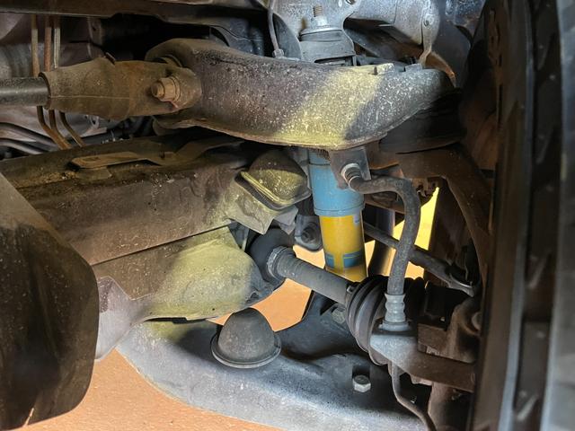 デリカスペースギア アクティブフィールドエディション　４ＷＤ　社外ＳＤナビ　フルセグＴＶ　バックカメラ　Ｂｌｕｅｔｏｏｔｈオーディオ　ビルシュタイン製ショックアブソーバー　オートサイドステップ（16枚目）