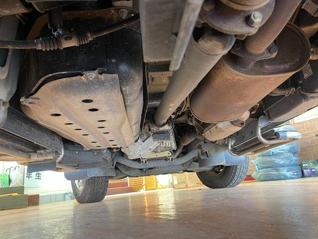 デリカスペースギア アクティブフィールドエディション　４ＷＤ　社外ＳＤナビ　フルセグＴＶ　バックカメラ　Ｂｌｕｅｔｏｏｔｈオーディオ　ビルシュタイン製ショックアブソーバー　オートサイドステップ（20枚目）