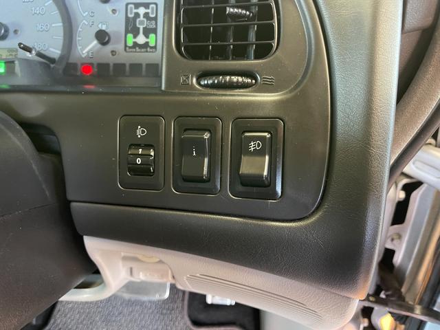 デリカスペースギア アクティブフィールドエディション　４ＷＤ　社外ＳＤナビ　フルセグＴＶ　バックカメラ　Ｂｌｕｅｔｏｏｔｈオーディオ　ビルシュタイン製ショックアブソーバー　オートサイドステップ（26枚目）