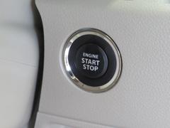 エンジンスタート時に鍵を指す必要なし！スタートボタンを押すだけでエンジンスタート！ 4
