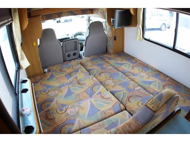 キャンピングカー ナッツRV ミラージュ 1500Wインバーター シンク コンロ 架装部TV 走行中リアヒータークーラー 走行充電 ツインサブ ルーフベント 走行充電 外部充電 7名乗車6名就寝(29枚目)