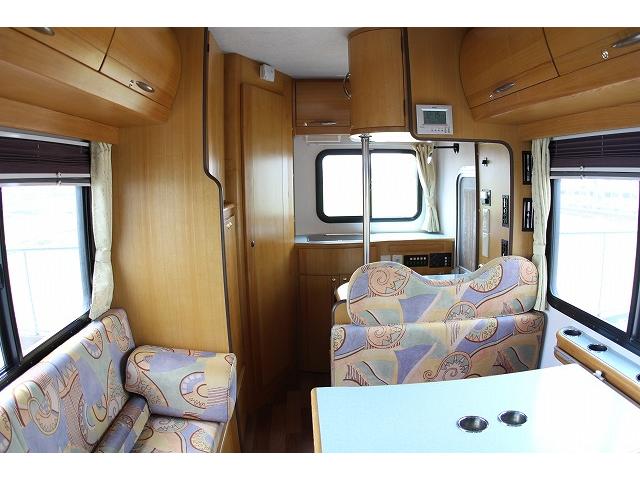 キャンピングカー ナッツRV ミラージュ 1500Wインバーター シンク コンロ 架装部TV 走行中リアヒータークーラー 走行充電 ツインサブ ルーフベント 走行充電 外部充電 7名乗車6名就寝(77枚目)