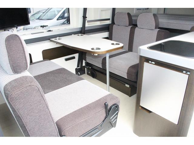 埼玉トヨタ トイファクトリー グリーンバディ 1500Wインバーター ツインサブバッテリー ルーフベンチレーター ソーラーパネル 13L給排水タンク コンロ エンゲルDC40L冷蔵庫 FFヒーター(7枚目)