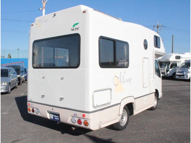 カムロード 　ナッツＲＶ　ミラージュ　ＦＦヒーター　１５００Ｗインバーター　電子レンジ　９０Ｌ冷蔵庫　マックスファン　発電機　オーニング　テレビ　ツインサブ　２口コンロ　シンク　カセットトイレ　外部電源　走行充電（20枚目）