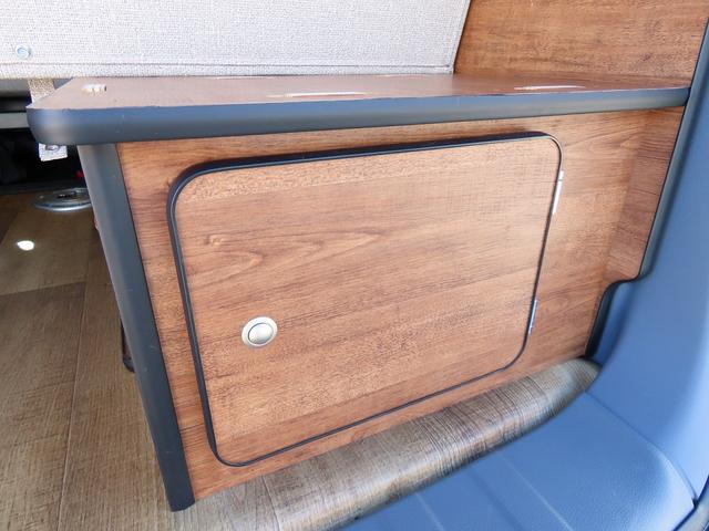 NV200バネットワゴン FOCS ルソ キャンピングカー 外部電源取り込み 走行充電 外部充電 サブバッテリー LED照明 フリップダウンモニター メインサブ切替スイッチ メモリーナビ ETC バックカメラ(18枚目)