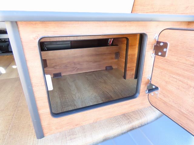 NV200バネットワゴン FOCS ルソ キャンピングカー 外部電源取り込み 走行充電 外部充電 サブバッテリー LED照明 フリップダウンモニター メインサブ切替スイッチ メモリーナビ ETC バックカメラ(19枚目)