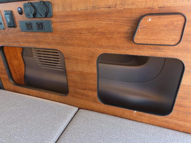 NV200バネットワゴン FOCS ルソ キャンピングカー 外部電源取り込み 走行充電 外部充電 サブバッテリー LED照明 フリップダウンモニター メインサブ切替スイッチ メモリーナビ ETC バックカメラ(68枚目)