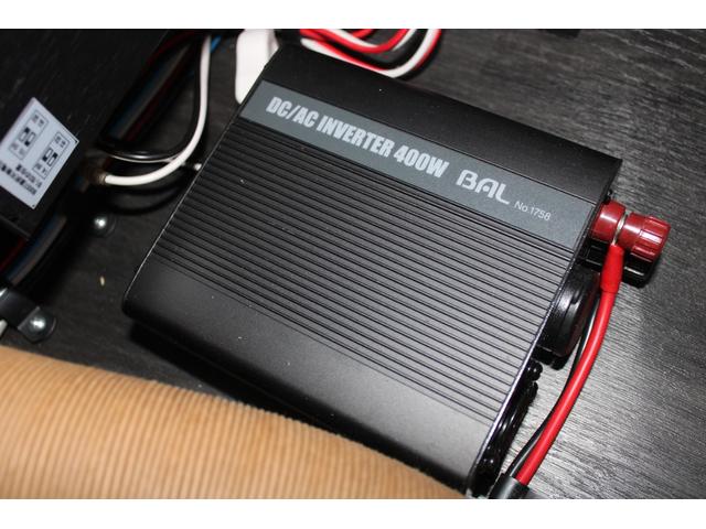 カスタムセレクト　ロードセレクトライト　４ＷＤ　３ナンバー　インバーター（１５００Ｗ・４００Ｗ）　シンク　給排水ポリタンク　ツインサブバッテリー　走行充電　外部充電　外部電源取り込み　ナビ電源切替スイッチ　電圧計　リアヒーター　リアクーラー(22枚目)