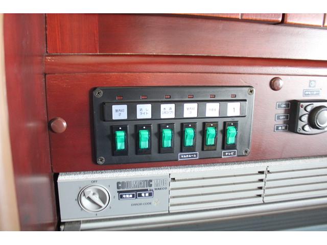 ナッツＲＶ　ミラージュ　ボーダーＥＤ　ツインサブバッテリー　ＦＦヒーター　発電機　冷蔵庫（９０Ｌ）　走行充電　コンバーター　インバーター１５００Ｗ　ルーフベント　サイクルキャリア　ソーラーパネル　オーニング　外部電源(11枚目)