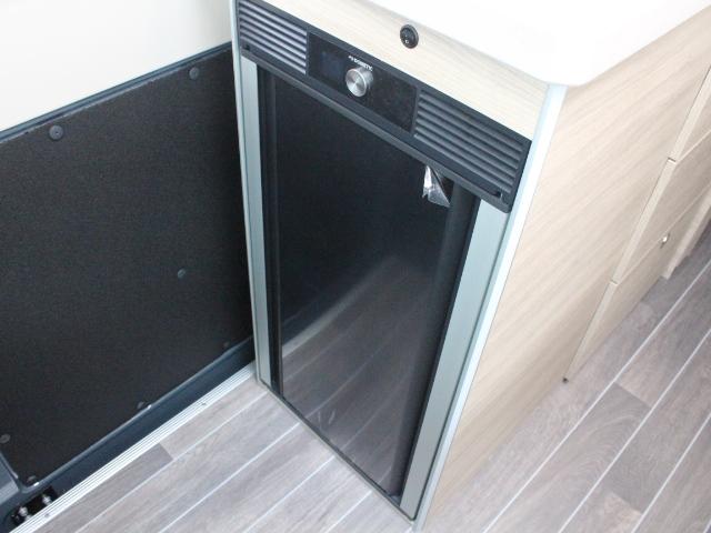デュカト ローラーチーム　リビングストーンＫＪ　燃料タンク９０Ｌ　右ハンドル　セーフティーパック　パーキングセンサー　バンフロントスカイルーフ　トルマコンビ燃料式（10枚目）
