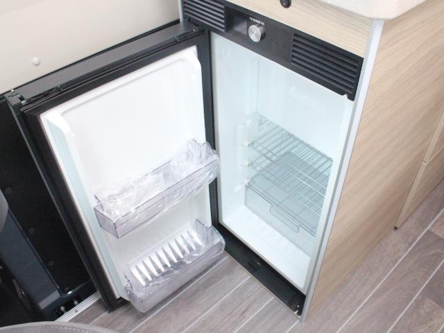 デュカト ローラーチーム　リビングストーンＫＪ　燃料タンク９０Ｌ　右ハンドル　セーフティーパック　パーキングセンサー　バンフロントスカイルーフ　トルマコンビ燃料式（11枚目）