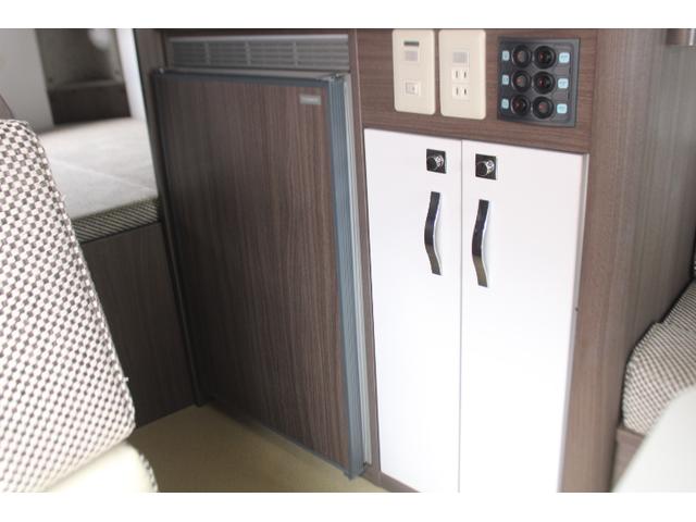 カムロード ナッツＲＶ　クレア５．３Ｗ　エボリューション　（トリプルサブバッテリー）（１５００Ｗインバーター）（家庭用エアコン）（マックスファン）（ベバスト製ＦＦヒーター）（ドメティックＤＣ冷蔵庫）（コンバーター）（走行充電）（ダブルタイヤ）（マルチルーム）（15枚目）