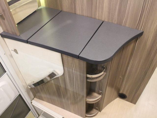 カムロード バンテック　ジル　（トリプルサブバッテリー）（ＤＣ冷蔵庫４０Ｌ）（ＦＦヒーター）（インバーター１５００Ｗ）（温水ボイラー）（マックスファン）（家庭用エアコン）（サイクルキャリア）（コンバーター）（9枚目）