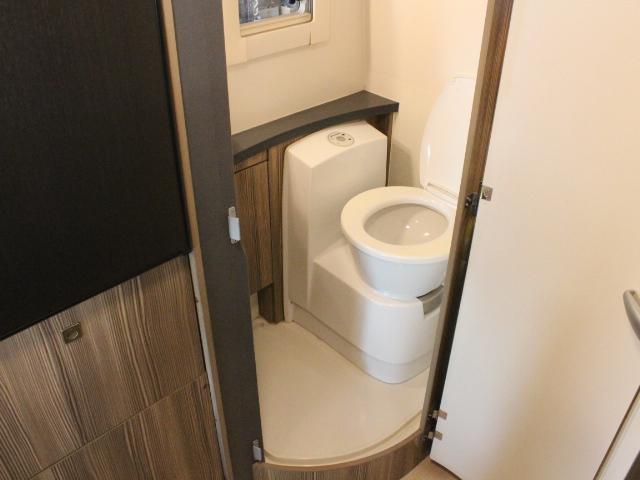 カムロード バンテック　ジル　（トリプルサブバッテリー）（ＤＣ冷蔵庫４０Ｌ）（ＦＦヒーター）（インバーター１５００Ｗ）（温水ボイラー）（マックスファン）（家庭用エアコン）（サイクルキャリア）（コンバーター）（19枚目）