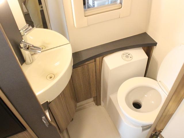 カムロード バンテック　ジル　（トリプルサブバッテリー）（ＤＣ冷蔵庫４０Ｌ）（ＦＦヒーター）（インバーター１５００Ｗ）（温水ボイラー）（マックスファン）（家庭用エアコン）（サイクルキャリア）（コンバーター）（20枚目）