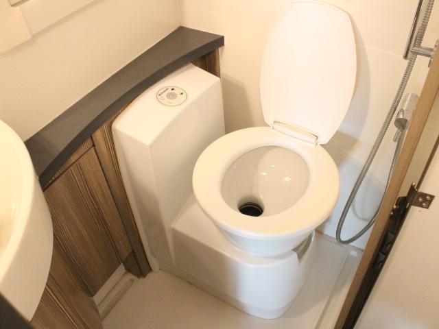 カムロード バンテック　ジル　（トリプルサブバッテリー）（ＤＣ冷蔵庫４０Ｌ）（ＦＦヒーター）（インバーター１５００Ｗ）（温水ボイラー）（マックスファン）（家庭用エアコン）（サイクルキャリア）（コンバーター）（21枚目）