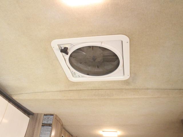 カムロード バンテック　ジル　（トリプルサブバッテリー）（ＤＣ冷蔵庫４０Ｌ）（ＦＦヒーター）（インバーター１５００Ｗ）（温水ボイラー）（マックスファン）（家庭用エアコン）（サイクルキャリア）（コンバーター）（28枚目）