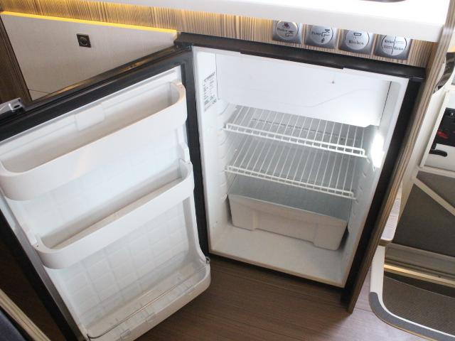 カムロード バンテック　ジル５２０　（トリプルサブバッテリー）（ベバスト製ＦＦヒーター）（温水ボイラー）（家庭用エアコン）（１５００Ｗインバーター）（ルーフベント）（サイドオーニング）（電子レンジ）（走行充電）（コンバーター）（9枚目）