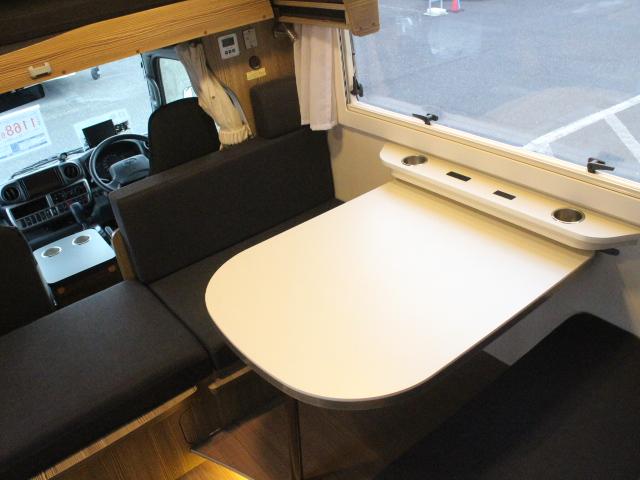 カムロード バンテック　ジル５２０　（トリプルサブバッテリー）（ベバスト製ＦＦヒーター）（温水ボイラー）（家庭用エアコン）（１５００Ｗインバーター）（ルーフベント）（サイドオーニング）（電子レンジ）（走行充電）（コンバーター）（11枚目）