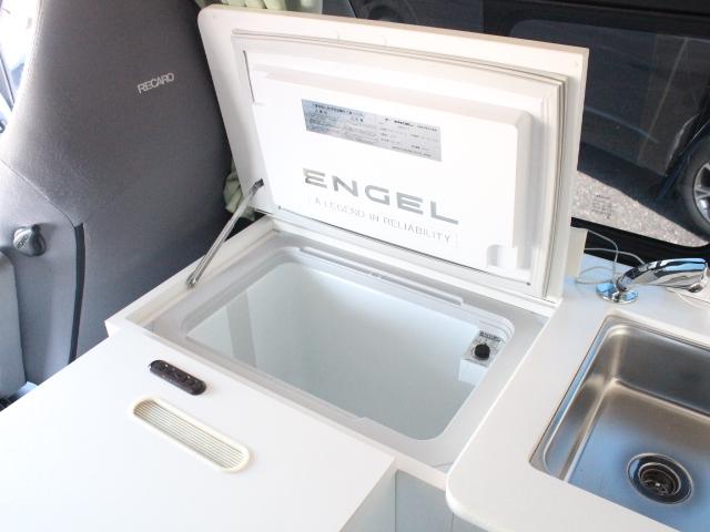 ハイエースバン キャンパー鹿児島 バース (リチウムバッテリー)(1500Wインバーター)(ベバスト製FFヒーター)(家庭用エアコン)(DC冷蔵庫)(電子レンジ)(コンバーター)(走行充電)(シンク)(10枚目)