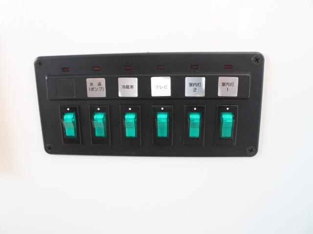 ハイエースバン キャンパー鹿児島 バース (リチウムバッテリー)(1500Wインバーター)(ベバスト製FFヒーター)(家庭用エアコン)(DC冷蔵庫)(電子レンジ)(コンバーター)(走行充電)(シンク)(20枚目)