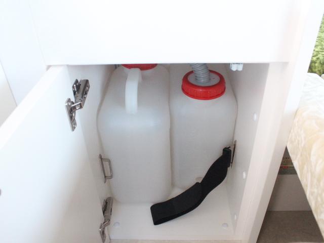 ハイエースバン キャンパー鹿児島 バース (リチウムバッテリー)(1500Wインバーター)(ベバスト製FFヒーター)(家庭用エアコン)(DC冷蔵庫)(電子レンジ)(コンバーター)(走行充電)(シンク)(21枚目)
